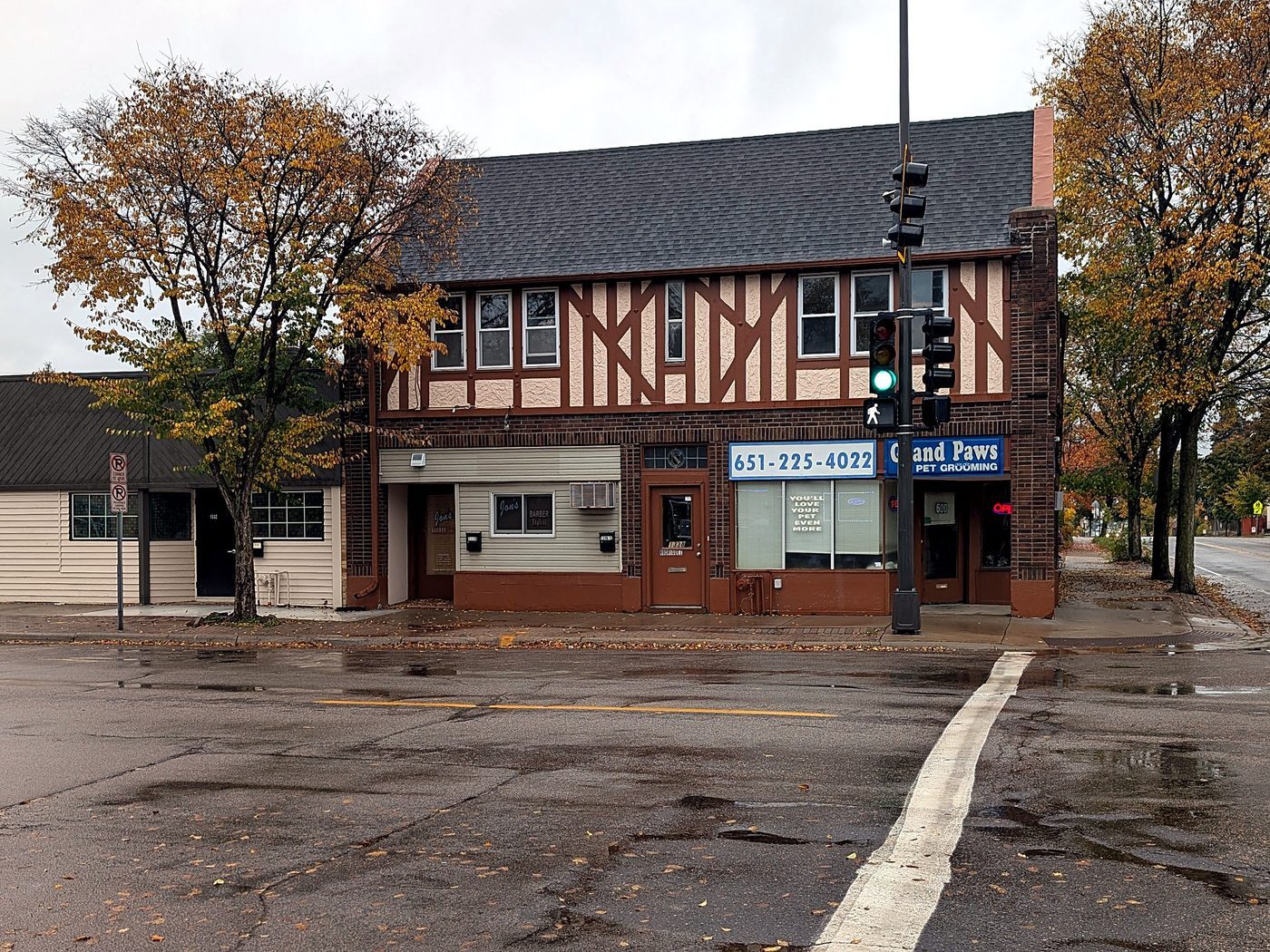 Second side of the Hamline Avenue mixed-use building at the corner of Hamline and Thomas, St. Paul